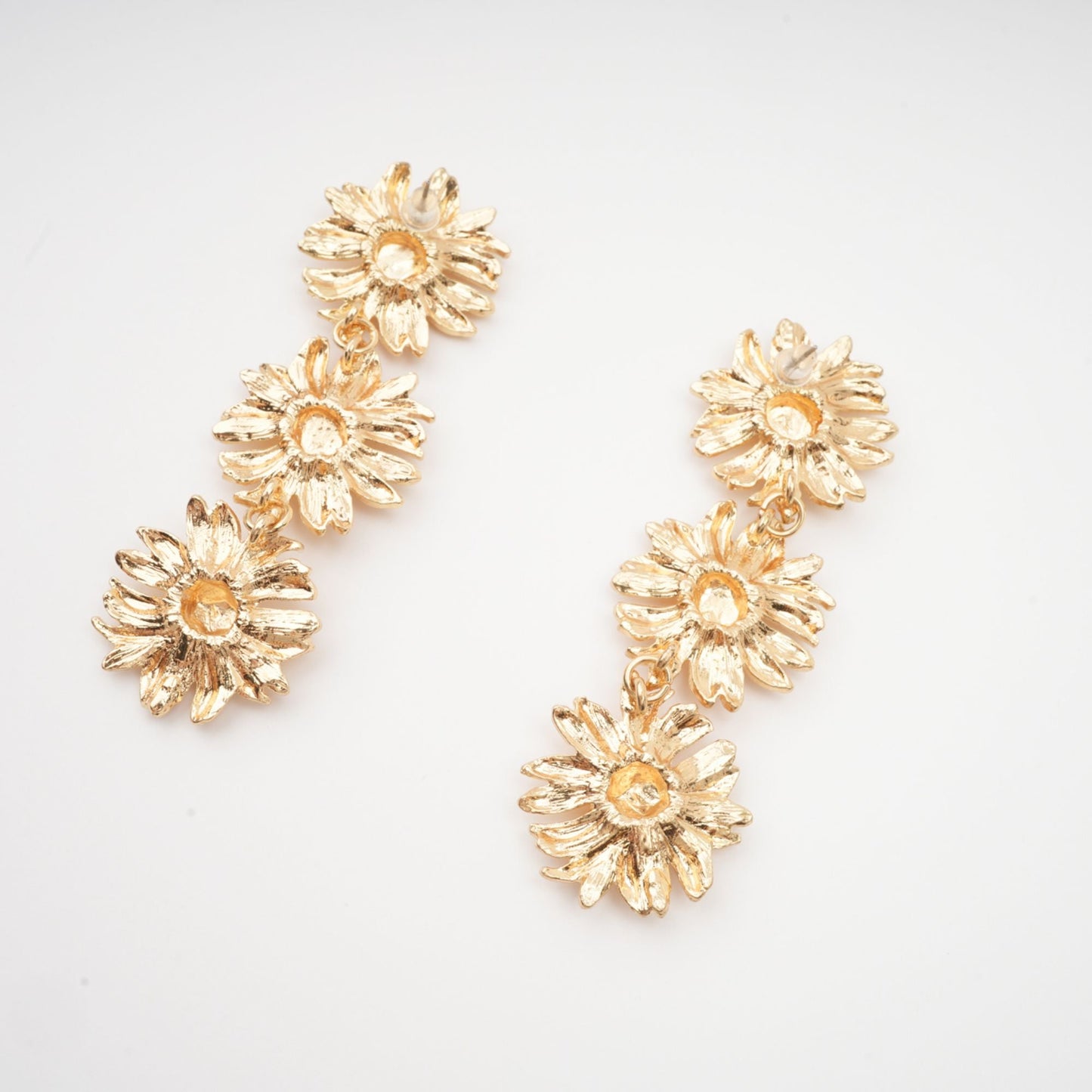 Eléonore sunflower dangle earrings