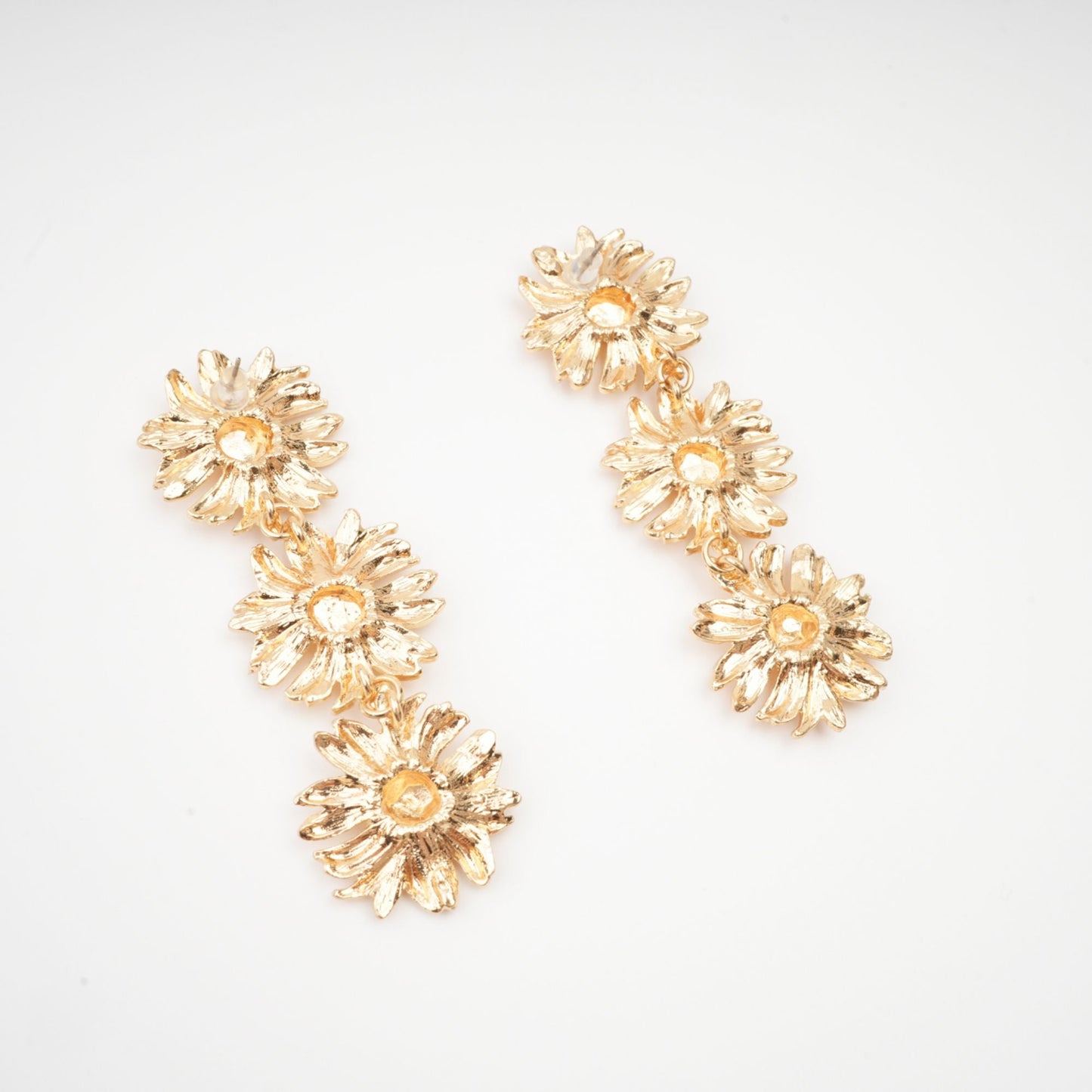 Eléonore sunflower dangle earrings